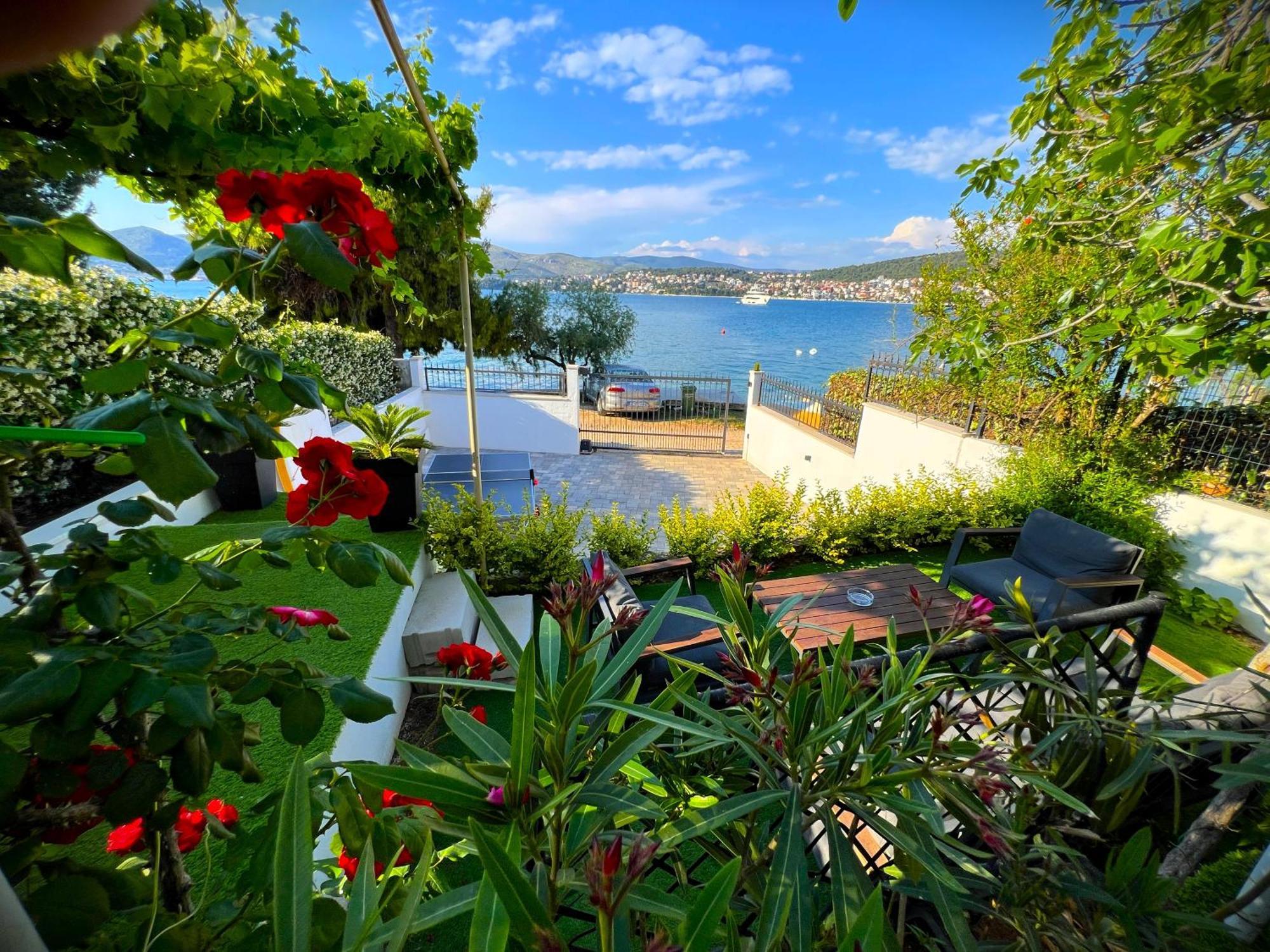 Beach Holiday Home With Private Jacuzzi & Parking โตรกีร์ ภายนอก รูปภาพ